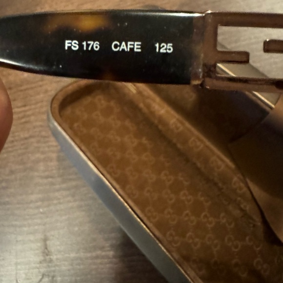 FENDI SUNGLASSES - Picture 3 of 6